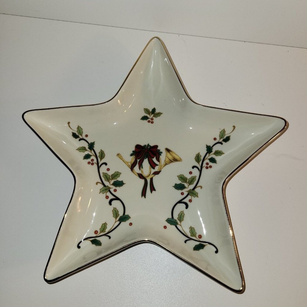 Mikasa Holiday Bloom‎ Porcelain Candy Nut Dish, Star Horn and Holly Design FK026